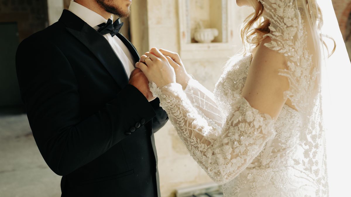Elegant Dallas wedding couple