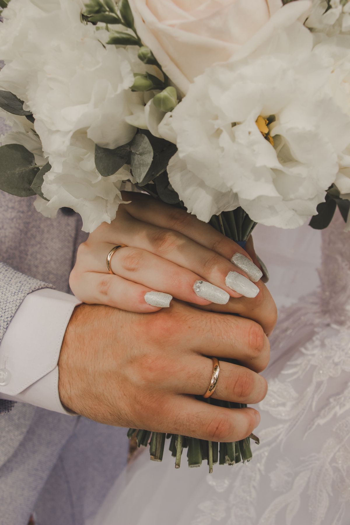 Wedding rings and bouquet