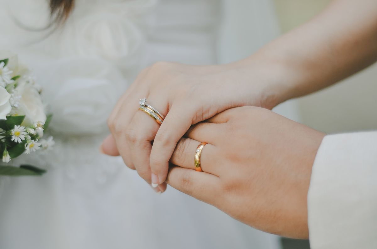 Wedding rings and bouquet