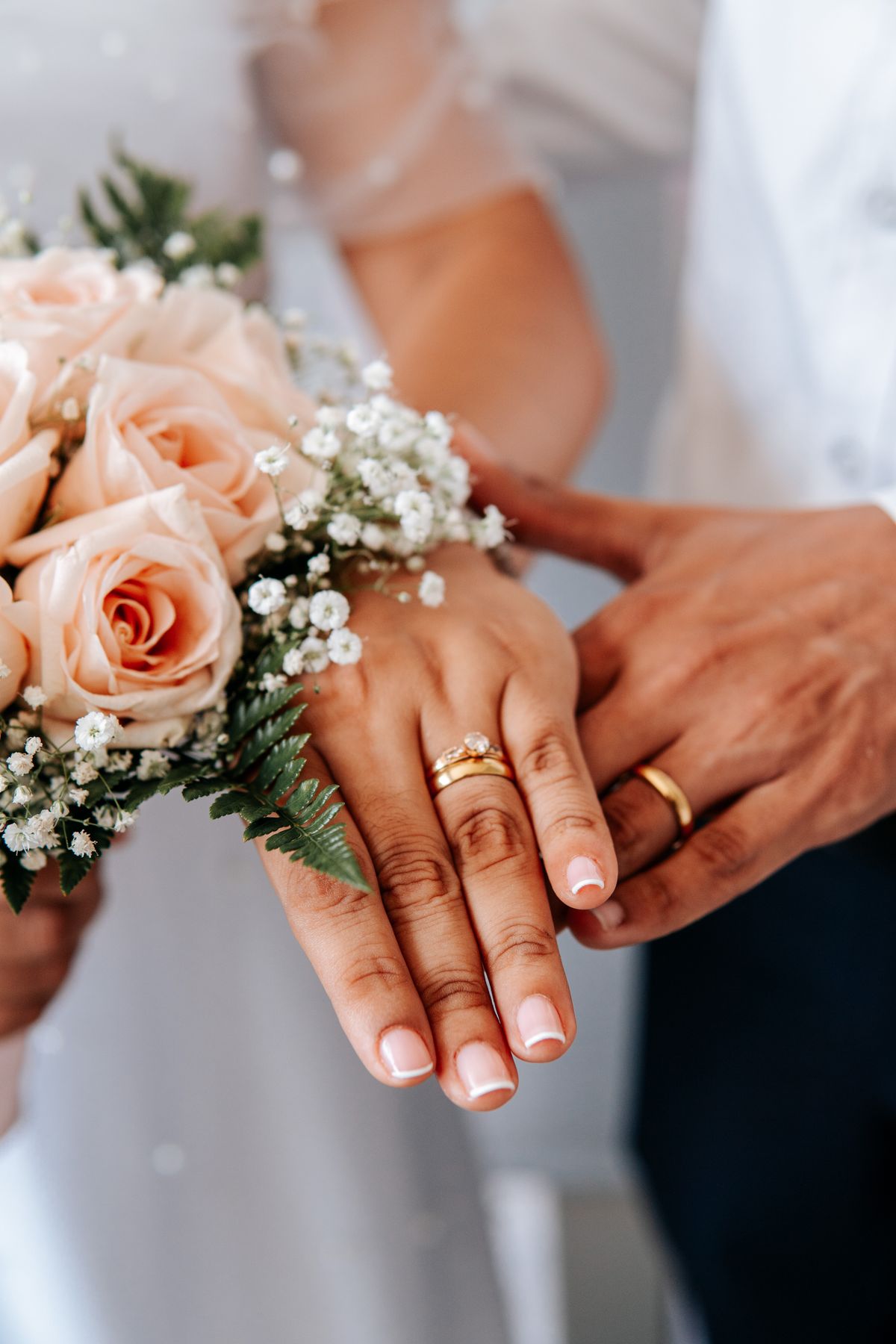 Wedding rings and bouquet