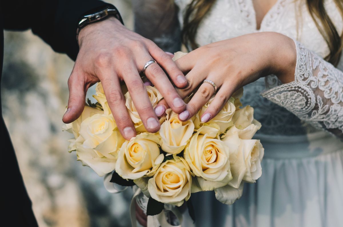 Wedding rings and bouquet