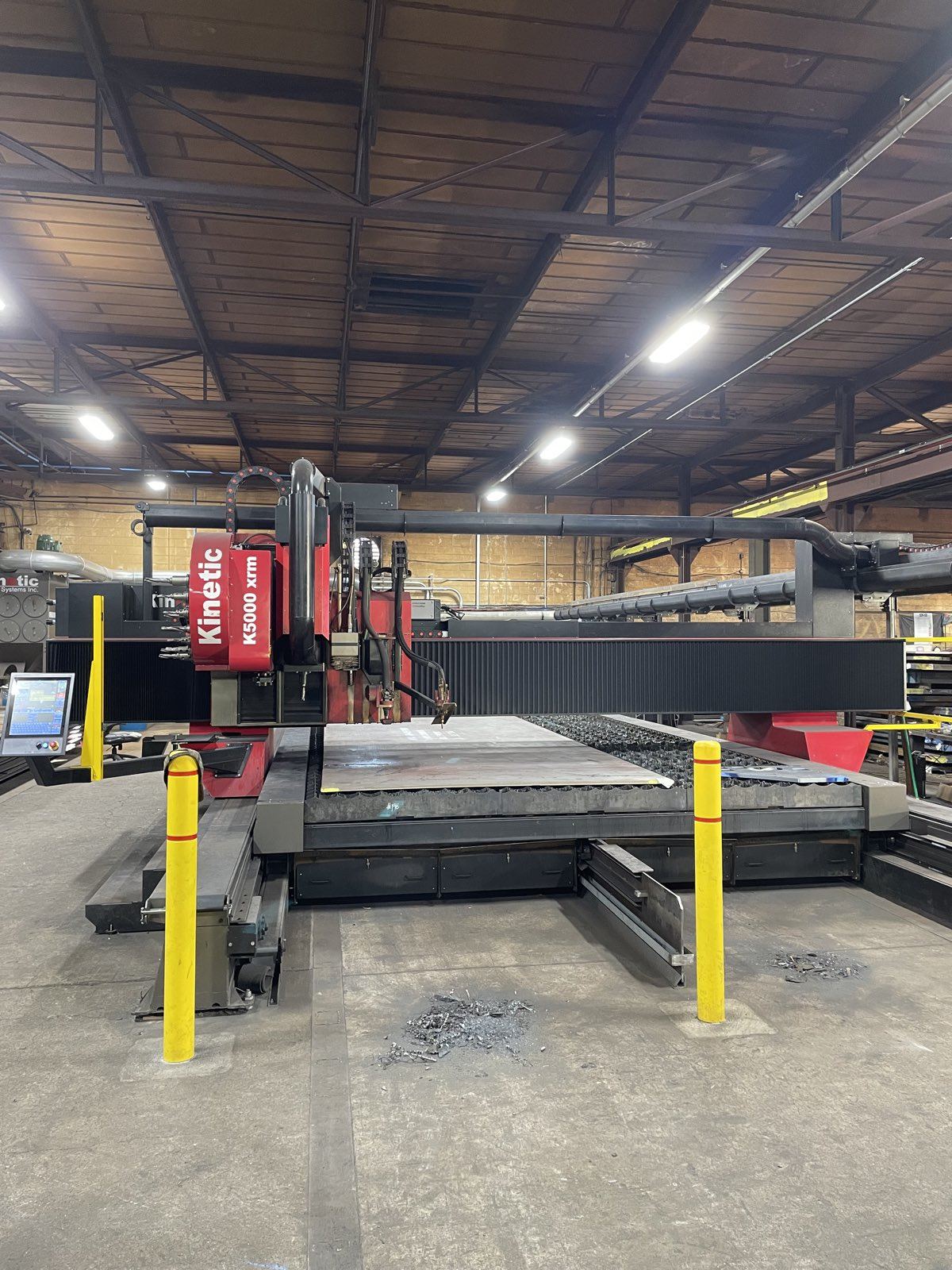 Kinetic K5000 xrm CNC cutting machine spanning the plate table